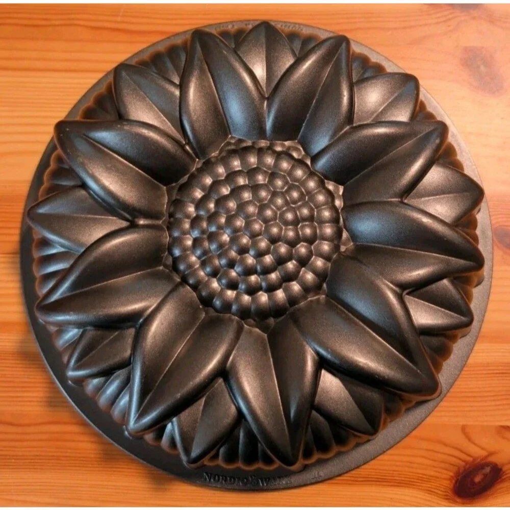 NordicWare SUNFLOWER Bundt Cake Pan Mold 10 Cup Aluminum USA Floral Bakeware
